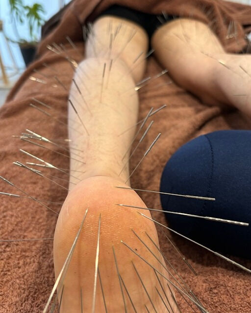 デスクワークを続けていると、しばしば同じ姿勢を維持することが