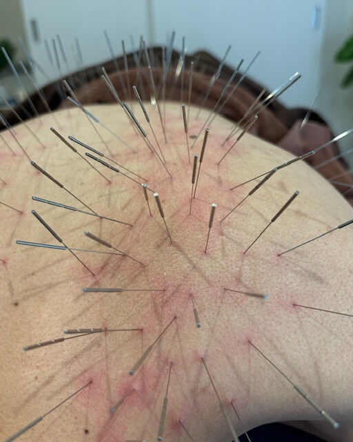 デスクワークを続けていると、しばしば同じ姿勢を維持することが